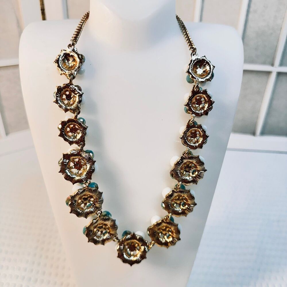 Beautiful Beaded Rhinestones Statement Necklace - Picture 2 of 8